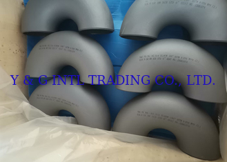 Fittings per flange a filo per il collegamento di tubi a varie classi di pressione